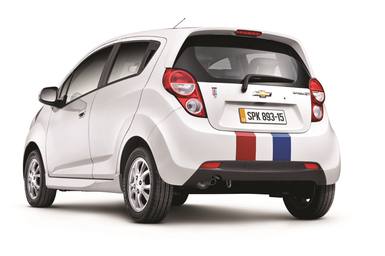 Chevrolet Spark белый back