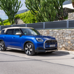 P90552003_highRes_mini-countryman-e-06