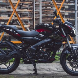 Pulsar NS160 Lado